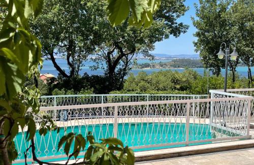 San Feliciano Villa | Villa con piscina sul lago