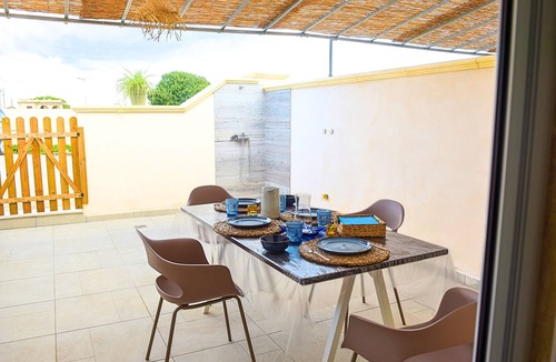 Taranto Villa | Villa Dafne No.2 with Sea View, Wi-Fi and Air Conditioning 'Residence Pietrantonio'