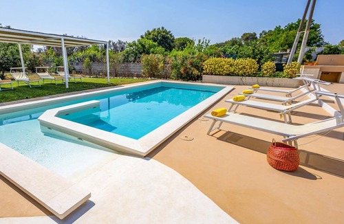 San Vito dei Normanni Villa | Villa Donna by Villa Plus