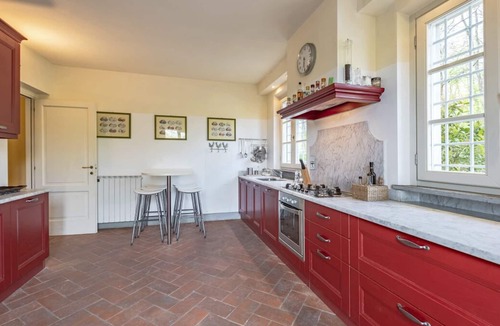 Capannori Villa | Villa Elixir - Seven Bedroom Villa, Sleeps 14