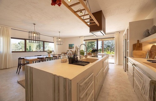 Carovigno Villa | Villa Esteva: A bright and sunny villa in a quiet position, surrounded by the Apulian countryside, with Free WI-FI.