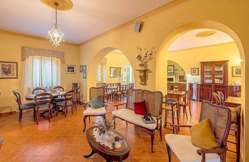Il Poggio Villa | Villa Farnetta: A spacious and welcoming three-story villa located in the heart of the Val d'Orcia, with Free WI-FI.