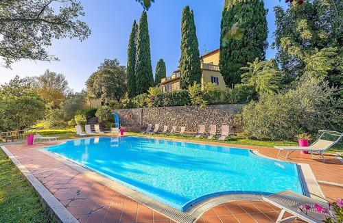 Il Poggio Villa | Villa Farnetta: A spacious and welcoming three-story villa located in the heart of the Val d'Orcia, with Free WI-FI.