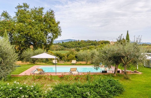 Cignano Villa | Villa Fiorita: idyllic tuscan retreat with pool, senic views and modern comfort