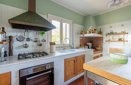 L'Assunta Villa | Villa 'House In Torto' with Shared Pool, Balcony, Wi-Fi and Air Conditioning