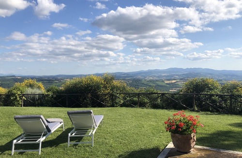 Grutti Villa | Villa I Grifoni, luxury villa near Todi with private pool, A/C, panoramic views