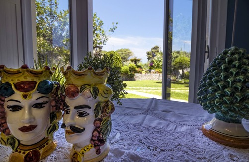 Fontane Bianche Villa | Villa in the country access to the sea from inside the villa