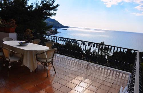 Santa Maria di Castellabate Apartment | Villa Laura Sea View Apartments
