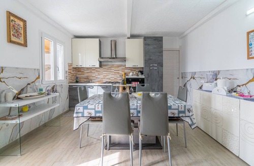 Avola Villa | Villa 'Jungle Holiday' with Private Pool, Wi-Fi and Air Conditioning