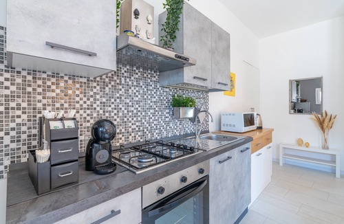 Solarino Apartment | Villa Latina apartment in villa with pool, Wi-Fi and air conditioning