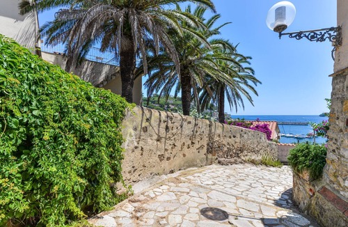 Porto Azzurro Villa | Villa Le Tre Palme, Porto Azzurro, Centro