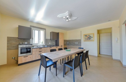 Floridia House | Villa Luce, close to town