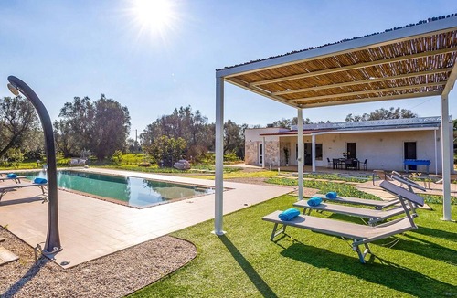 San Vito dei Normanni Villa | Villa Mastroronzo by Villa Plus