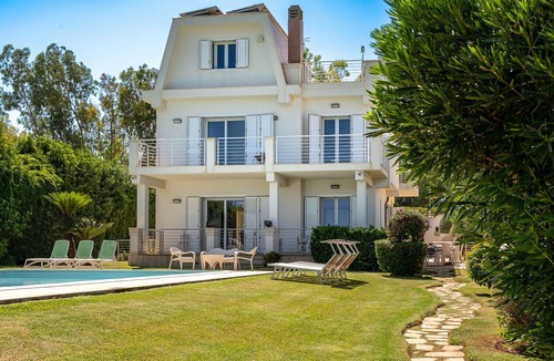Carrozziere Villa | Villa Maddalena by Wonderful Italy