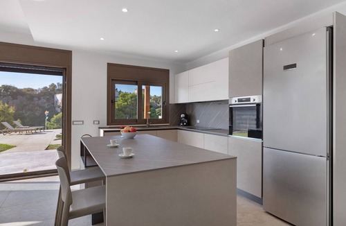 Citta del Mare Villa | Villa 'Majestic' with Sea View, Wi-Fi and Air Conditioning