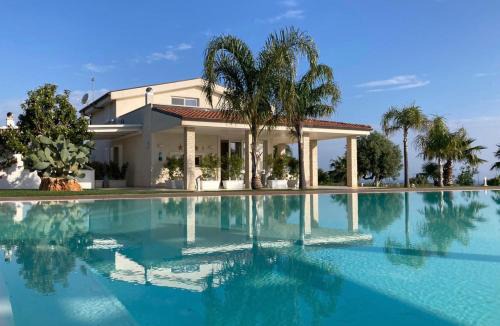 Polignano a Mare House | Villa Maria - Apartments in villa with pool