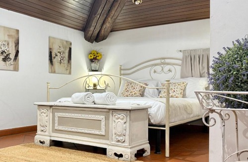 San Donato-San Vitale House | Villa Meraville B&B