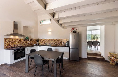 Avola Villa | Villa Meti - One Bedroom Villa, Sleeps 6