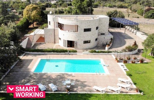 Noci Villa | Villa Montedoro con piscina by Wonderful Italy