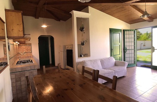 Colonia Elena Villa | Villa nearby the beach with garden and parking - sleeps 6