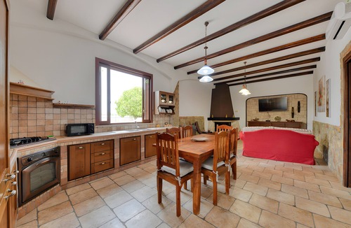 Syracuse Villa | “Villa Parisi” Syracuse – Accessible, Welcoming Villa with Garden