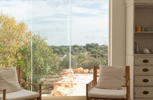 Fumarola Villa | Villa Pettirosso on an elevated terraced olive grove,