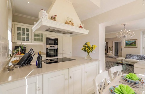 Intra Apartment | Villa Rachel Quadro by Lago Reisen