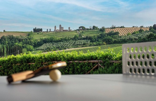San Gimignano Villa | VILLA SARAH LUXURY SAN GIMIGNANO, 5 EN SUITE ROOMS , SWIMMING POOL, SPA.