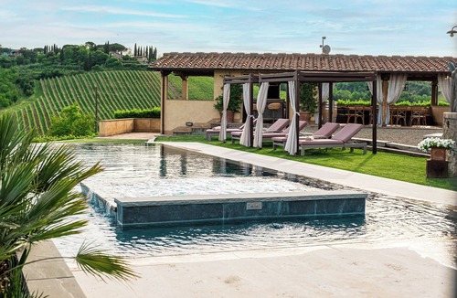 San Gimignano Villa | VILLA SARAH LUXURY SAN GIMIGNANO, 5 EN SUITE ROOMS , SWIMMING POOL, SPA.
