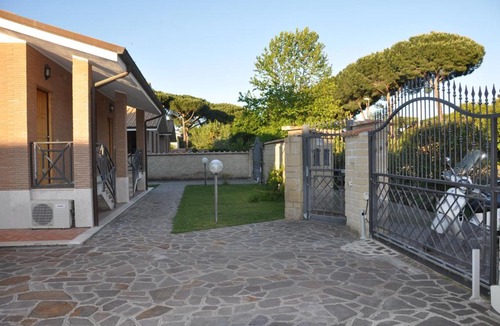 Zona XXX Castel Fusano Apartment | Villa Smeraldo Roma
