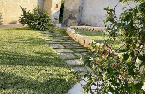 Grottaglie Villa | Villa surrounded by greenery