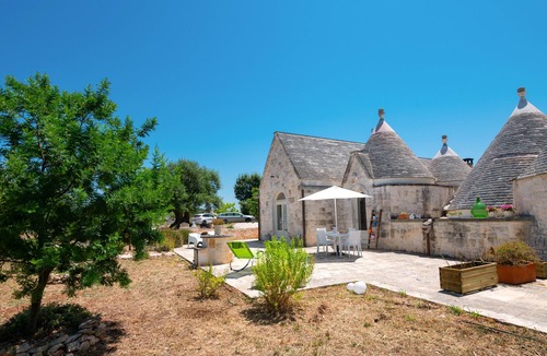 Locorotondo House | Villa 'Trulli Macco Macco' with Private Garden and Wi-Fi