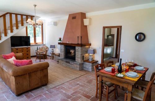 Serrungarina Apartment | Villa Valle 14 with pool and views of the hills