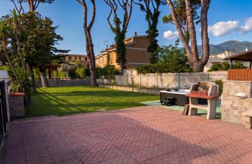 Latina Lido Villa | 'Villa Venere Superior' 50mt Sea-Jacuzzi-Free Parking-Garden