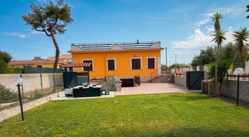Latina Lido Villa | 'Villa Venere Superior' 50mt Sea-Jacuzzi-Free Parking-Garden