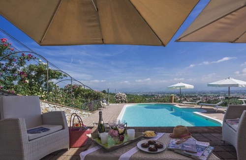Casalguidi House | Villa 'Villa Solaria' mit privatem Pool by Interhome