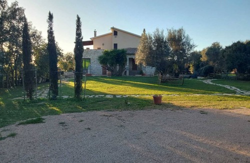 Montalto di Castro House | Villa with fountain in Maremma