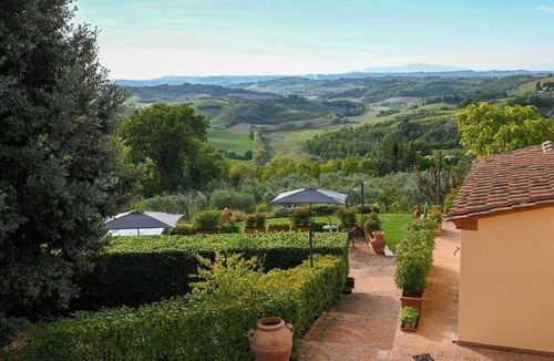 Certaldo House | Villa with infinity pool in Tuscany