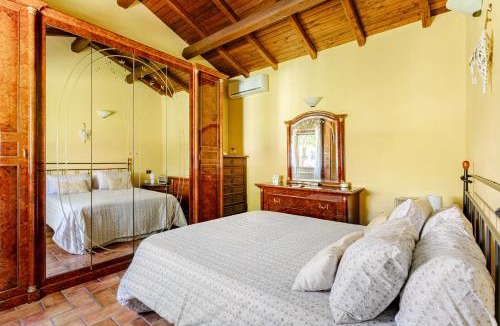 Quartiere XI Portuense Villa | Villa with Large Garden and Free Parking