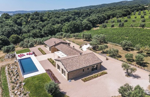 Gradoli House | Villa with magnificent views of the Bolsena lake. Air conditioning in all rooms
