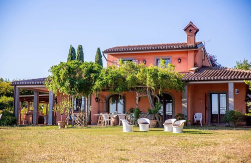 Sutri Villa | Villa with private Park near Bracciano Lake & Rome
