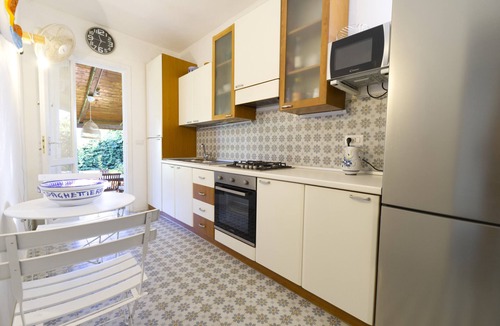 Fontane Bianche Villa | Villetta Blu sul Mare a Fontane Bianche by Wonderful Italy