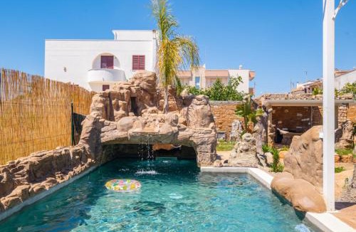 Acquarica del Capo Villa | Villetta Oasi nelle Rocce con Piscina Privata