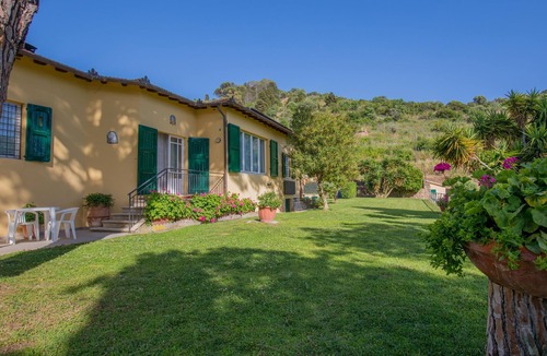 Monte Argentario Villa | Walking distance from the sea, family countryside villa in Argentario