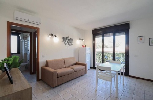 Zona XLV Castel di Guido Apartment | Well connected with city center, civitavecchia port and fiumicino airport
