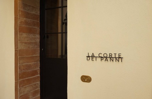 Testaccio House | Welcome to La Corte Dei Panni B&B, located in the heart of Rome.