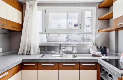 Rome City Centre Apartment | Where contemporary comfort meets Roman charm/Few steps to Trevi Fountain!