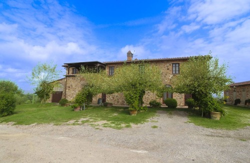 Torrita di Siena Villa | Wonderful private villa for 15 people with private pool, WIFI and TV, close to Montepulciano