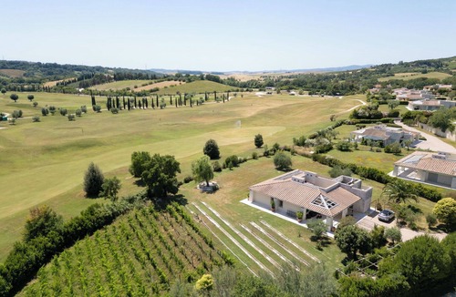 Saturnia Villa | Wonderful private villa for 5 guests with A/C, WIFI, hot tub, TV, patio and pets allowed