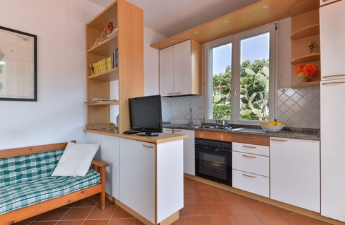 Cavo House | Wonderful private villa for 4 guests with TV, terrace and pets allowed